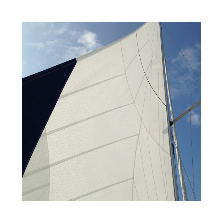 Grand-voile sur enrouleur triradiale